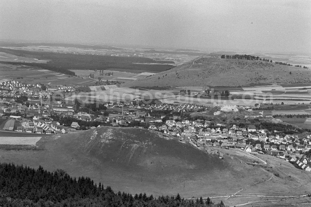 Aerial photograph Bopfingen - City view with the quarry and the elevation Ipf in Bopfingen in the state Baden-Wuerttemberg, Germany