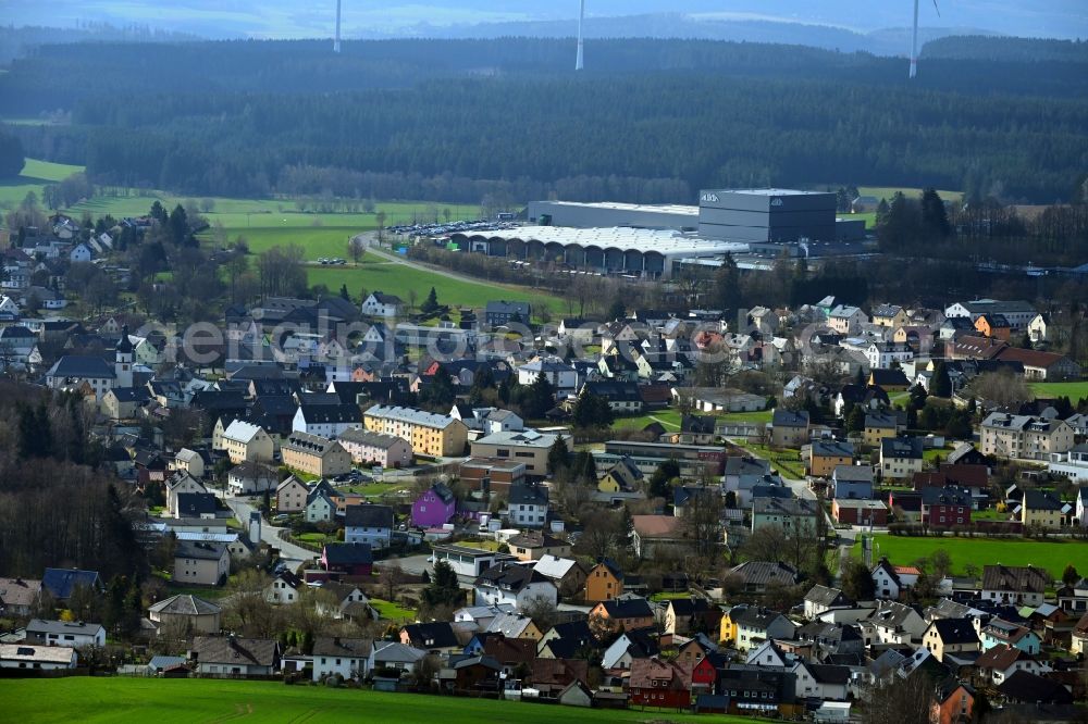 Aerial photograph Steinmühle - Town View of the streets and houses of the residential areas in Steinmuehle in the state Bavaria, Germany