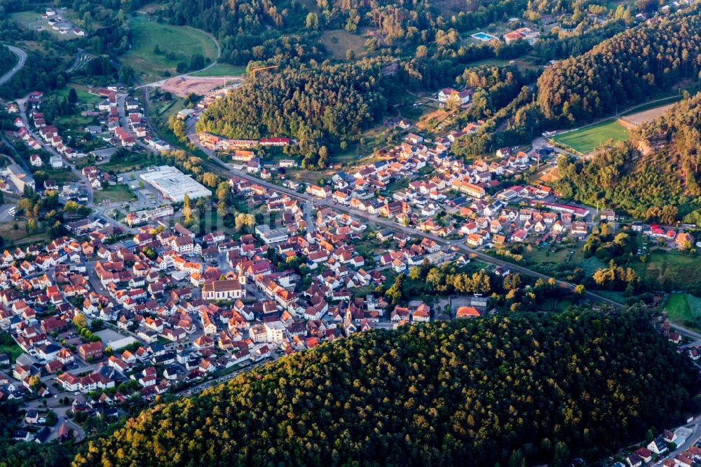 Dahn from the bird's eye view: Location view of the streets and houses of residential areas in the valley landscape surrounded by mountains in Dahn in the state Rhineland-Palatinate, Germany