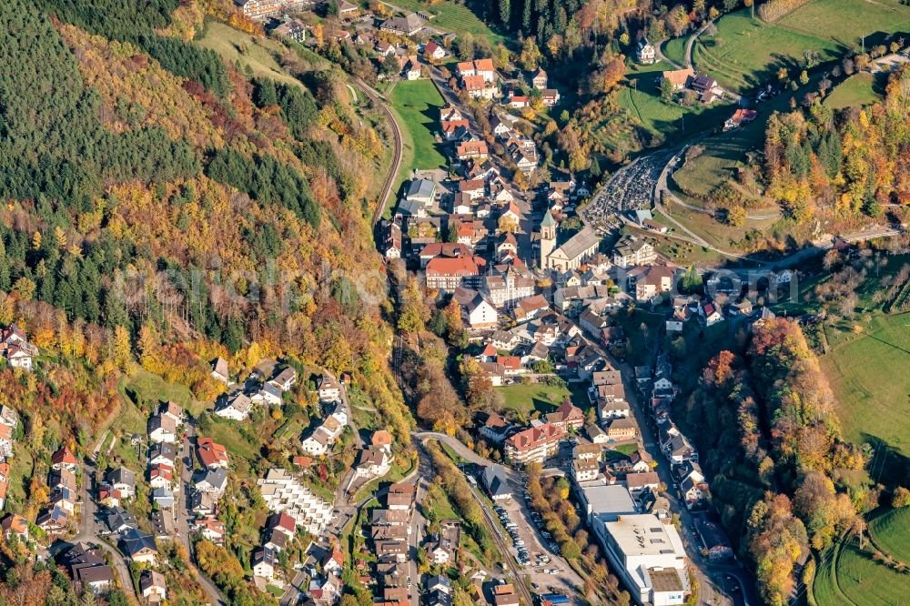 Bad Peterstal-Griesbach from above - Location view of the streets and houses of residential areas in the valley landscape surrounded by mountains in Bad Peterstal-Griesbach in the state Baden-Wuerttemberg, Germany