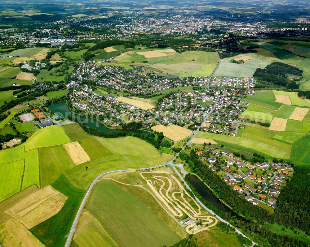 Tauperlitz from the bird's eye view: Town View of the streets and houses of the residential areas in Tauperlitz in the state Bavaria, Germany