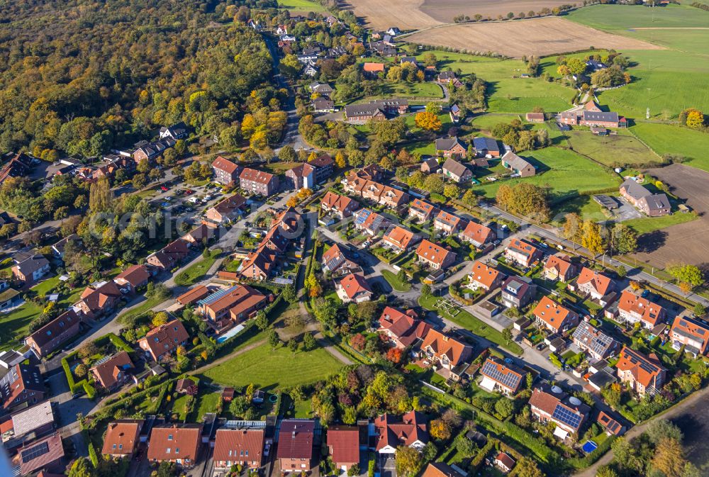 Cappenberg from above - Town view of the streets and houses of the residential areas in the area of Rosenstrasse and Teich in Cappenberg in the state North Rhine-Westphalia, Germany