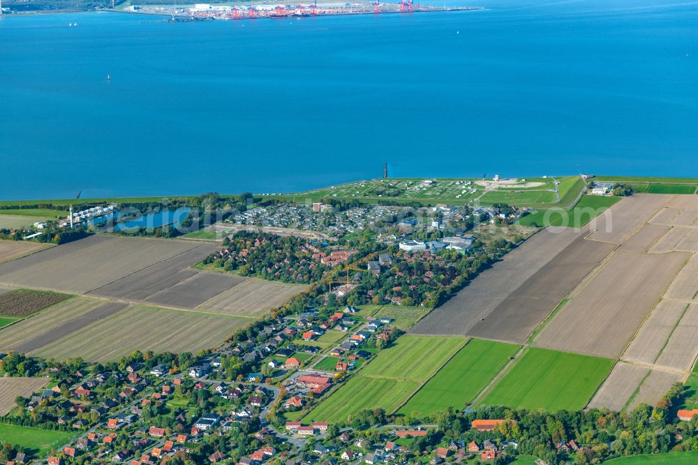 Aerial photograph Butjadingen - Town view of the streets and houses of the residential areas of Tossens in Butjadingen in the state Lower Saxony, Germany