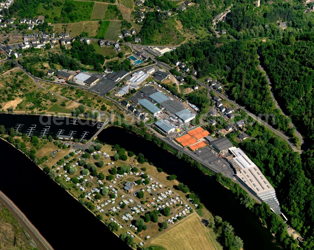 Aerial image Treis-Karden - View of Treis-Karden and its island in the river Mosel in the state of Rhineland-Palatinate. The official spa town and wine-growing town is part of the Cochem-Zell county district and is located in a bend of the river. It includes the island in the river which is home to the camping site Mosel Islands