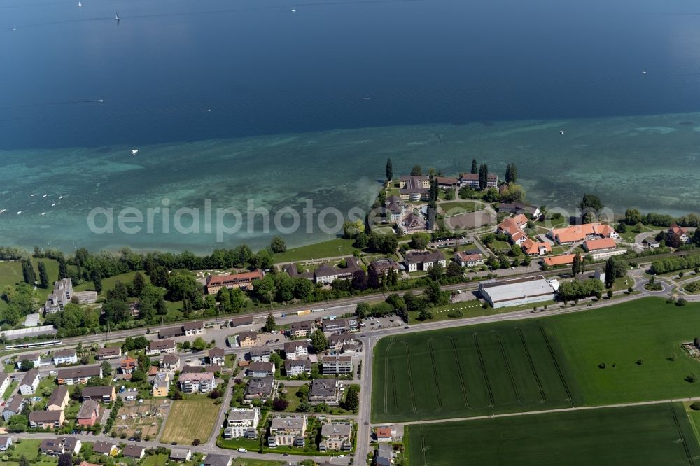 Aerial photograph Münsterlingen - Town View of the streets and houses of the residential areas mit Hotel, Kaffee und Restaurant in Muensterlingen in the canton Thurgau, Switzerland