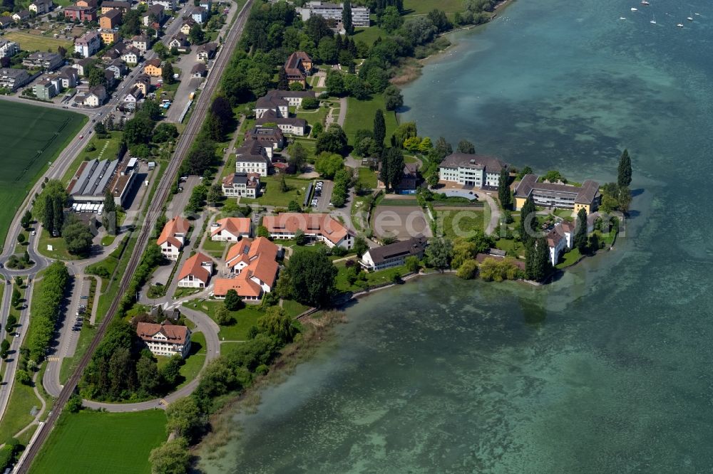 Münsterlingen from the bird's eye view: Town View of the streets and houses of the residential areas mit Hotel, Kaffee und Restaurant in Muensterlingen in the canton Thurgau, Switzerland