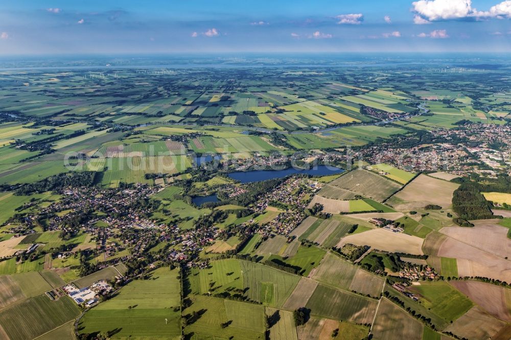 Aerial image Hemmoor - Town view on the bank area Keidesee hotspot for divers in Germanyin Hemmoor in the state Lower Saxony, Germany