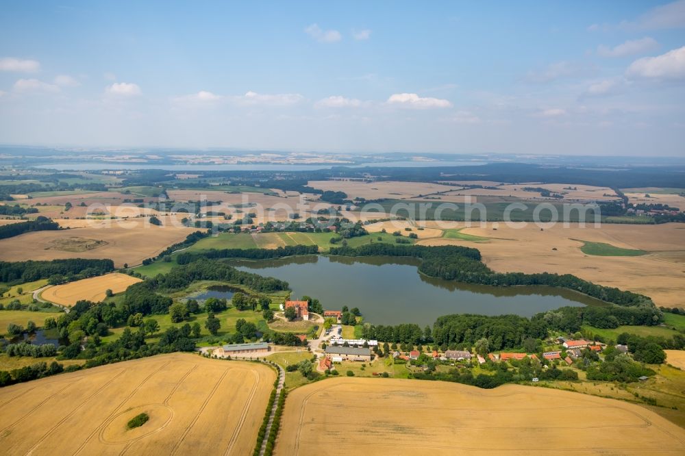 Aerial image Schwinkendorf - Town View of the streets and houses of Ulrichshusen with the hotel castle Ulrichshusen and the Ulrichshuser Lahne at Seestreet in Schwinkendorf in the state Mecklenburg - Western Pomerania