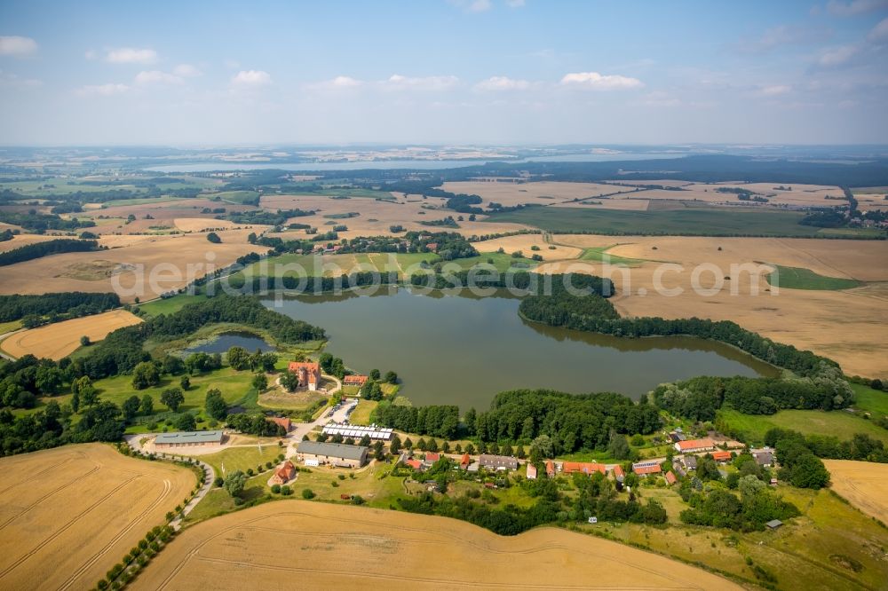 Aerial photograph Schwinkendorf - Town View of the streets and houses of Ulrichshusen with the hotel castle Ulrichshusen and the Ulrichshuser lake with surrounding fields at Seestreet in Schwinkendorf in the state Mecklenburg - Western Pomerania