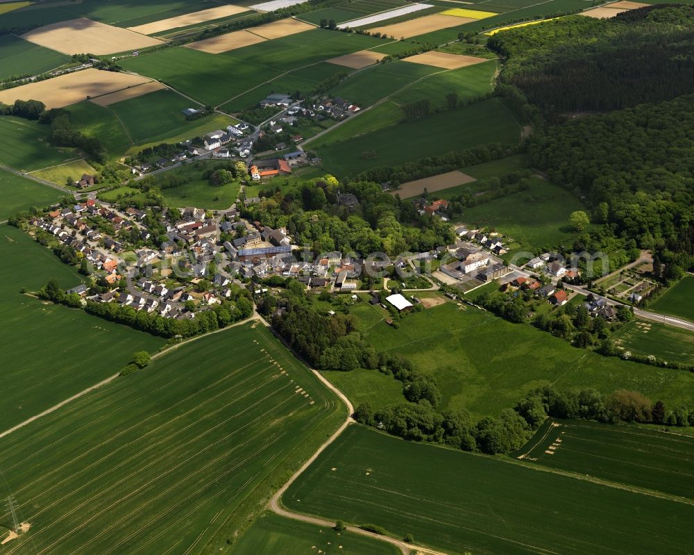 Aerial photograph Grafschaft - View of the Vettelhoven district of the borough of Grafschaft in the state of Rhineland-Palatinate. Vettelhoven is one of eleven districts of the borough and is characterised by agriculture and surrounded by fields