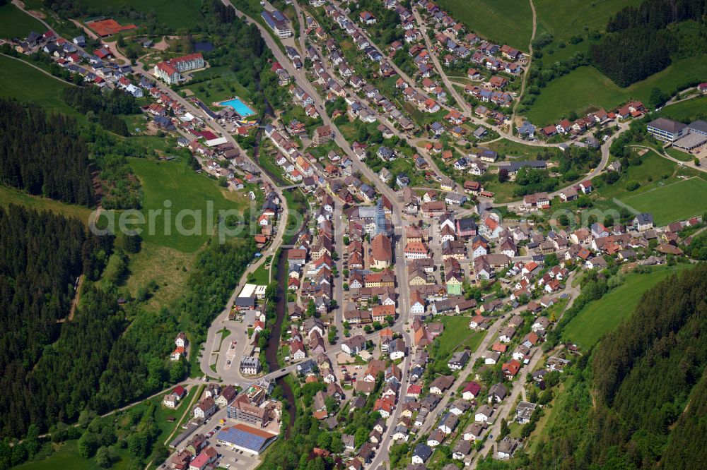 Aerial photograph Vöhrenbach - Town View of the streets and houses of the residential areas in Voehrenbach in the state Baden-Wuerttemberg, Germany