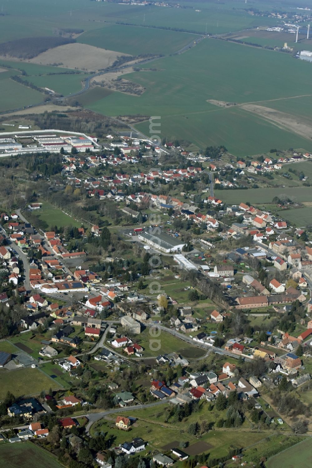 Volkstedt from the bird's eye view: Town View of the streets and houses of the residential areas in Volkstedt in the state Saxony-Anhalt