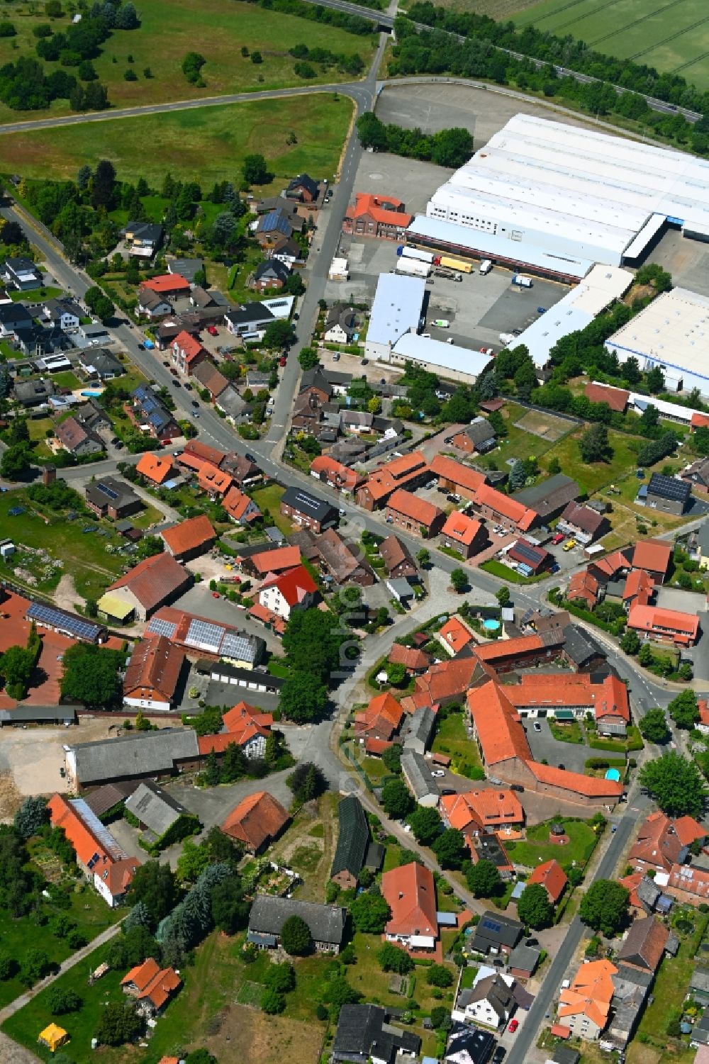 Warmenau from the bird's eye view: Town View of the streets and houses of the residential areas in Warmenau in the state Lower Saxony, Germany