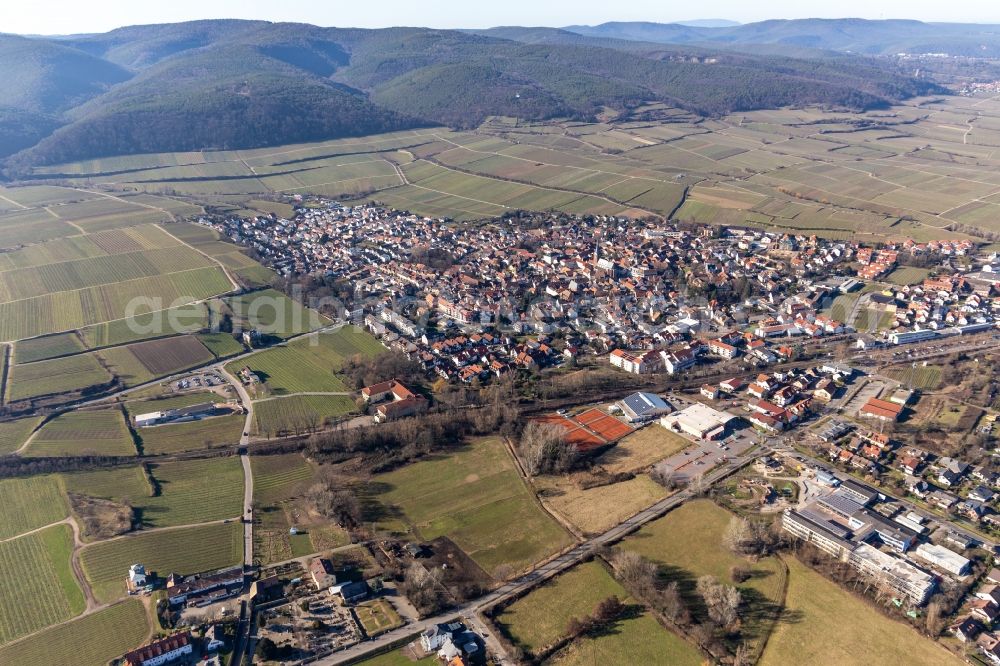 Aerial photograph Deidesheim - Town View of the streets and houses of the residential areas in Deidesheim in the state Rhineland-Palatinate, Germany