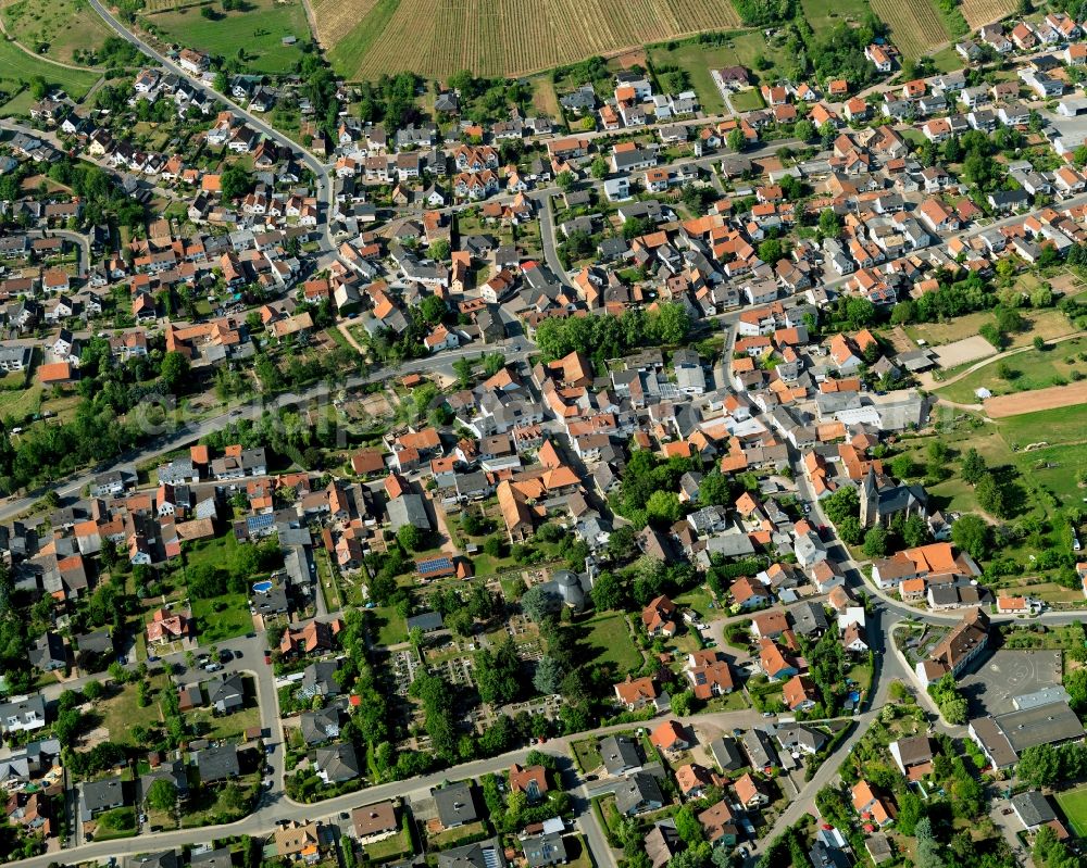 Aerial photograph Weinsheim - View of Weinsheim in the state of Rhineland-Palatinate. Weinsheim is a borough and municipiality in the county district of Bad Kreuznach. It is located in the Nature Park Soonwald-Nahe. The Ellerbach creek takes its course through the village. Weinsheim includes three hamlets, two churches and the old town hall. The borough mainly consists of single family homes and residential areas