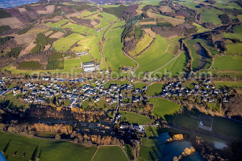 Wenholthausen from the bird's eye view: Town View of the streets and houses of the residential areas in Wenholthausen at Sauerland in the state North Rhine-Westphalia, Germany