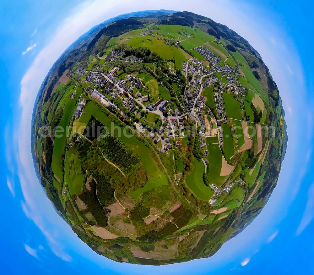 Wenholthausen from the bird's eye view: Town View of the streets and houses of the residential areas in Wenholthausen at Sauerland in the state North Rhine-Westphalia, Germany