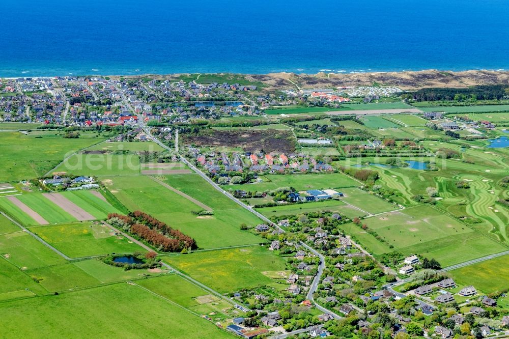 Wenningstedt-Braderup (Sylt) from above - Town View of the streets and houses of the residential areas in Wenningstedt-Braderup (Sylt) at the island Sylt in the state Schleswig-Holstein, Germany