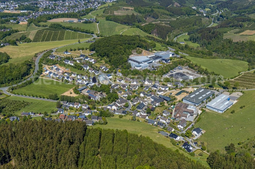 Weringhausen from the bird's eye view: Town View of the streets and houses of the residential areas in Weringhausen at Sauerland in the state North Rhine-Westphalia, Germany