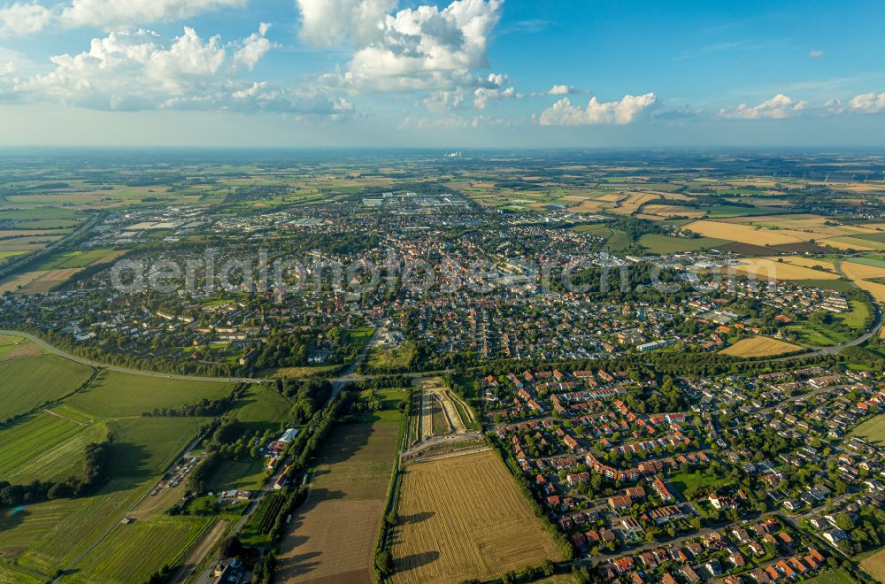 Werl from above - Town View of the streets and houses of the residential areas in Werl at Ruhrgebiet in the state North Rhine-Westphalia, Germany