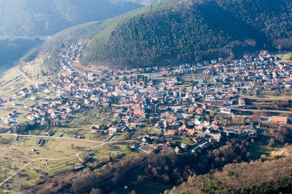 Aerial image Wernersberg - Town View of the streets and houses of the residential areas in Wernersberg in the state Rhineland-Palatinate, Germany