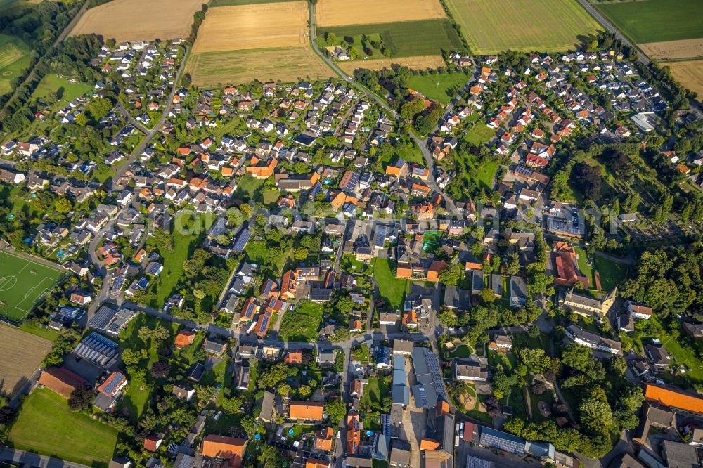 Westönnen from the bird's eye view: Town View of the streets and houses of the residential areas in Westoennen at Ruhrgebiet in the state North Rhine-Westphalia, Germany