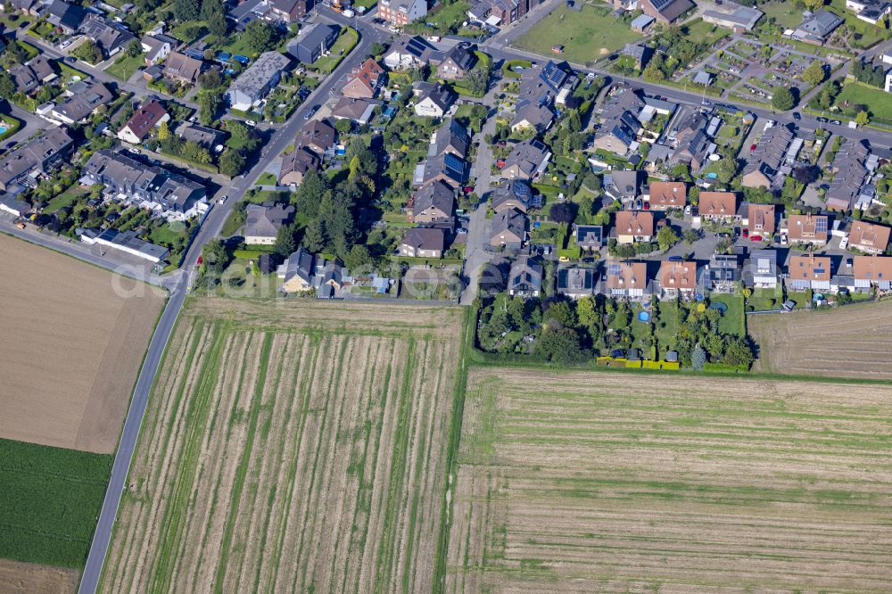 Wickrath-West from above - View of the streets and houses of the residential areas in Wickrath-West in the federal state of North Rhine-Westphalia, Germany