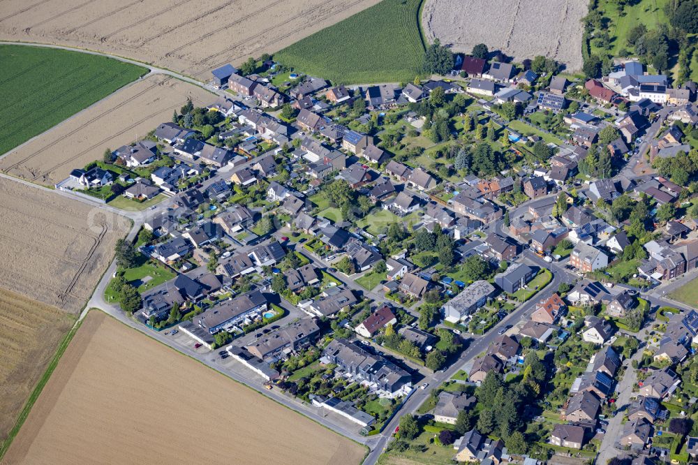 Wickrath-West from the bird's eye view: View of the streets and houses of the residential areas in Wickrath-West in the federal state of North Rhine-Westphalia, Germany