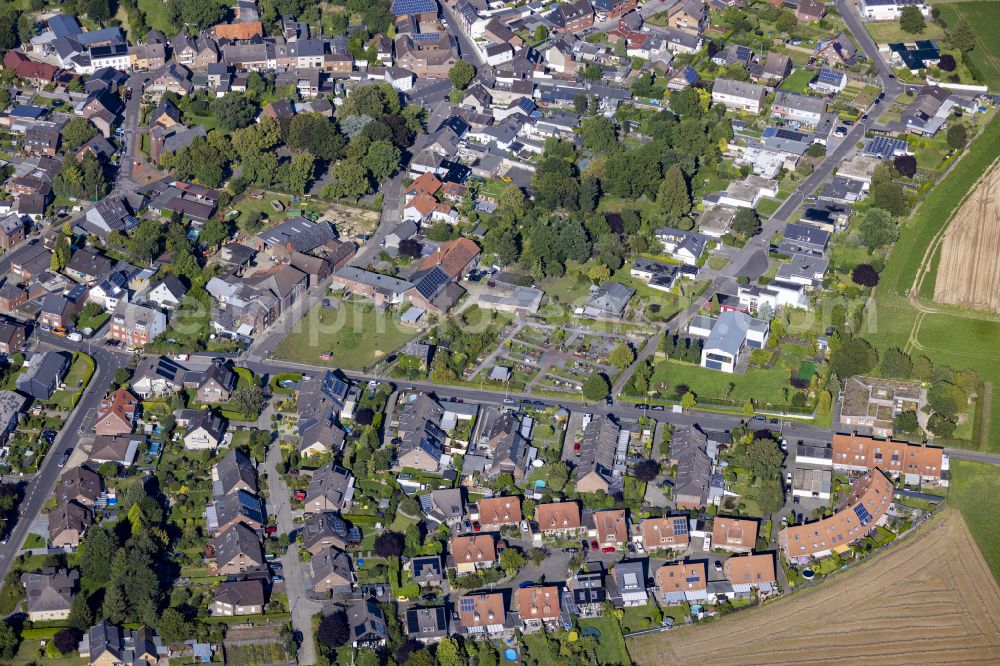 Aerial photograph Mönchengladbach - Local view of the streets and houses of the residential areas in Wickrath-West in the federal state of North Rhine-Westphalia, Germany