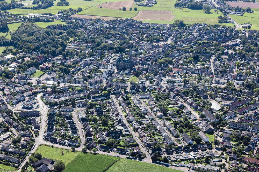 Anrath from the bird's eye view: View of the streets and houses of the residential areas in Anrath in the federal state of North Rhine-Westphalia in Anrath in the federal state of North Rhine-Westphalia, Germany