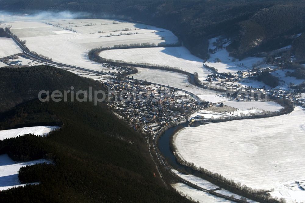 Uhlstädt-Kirchhasel from above - View of the wintry snow-covered Uhlstaedt-Kirchhasel in the valley of the river Saale in the state of Thuringia