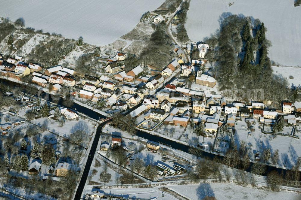 Aerial photograph Niederfinow - View of the snow-covered winterly village of Niederfinow along the river of Old Finow in the state of Brandenburg