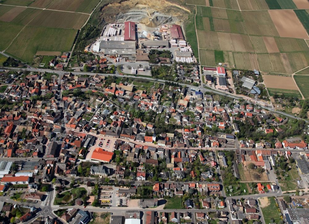 Wöllstein from the bird's eye view: Townscape of Eckelsheim is a municipality in the district Alzey-Worms in Rhineland-Palatinate