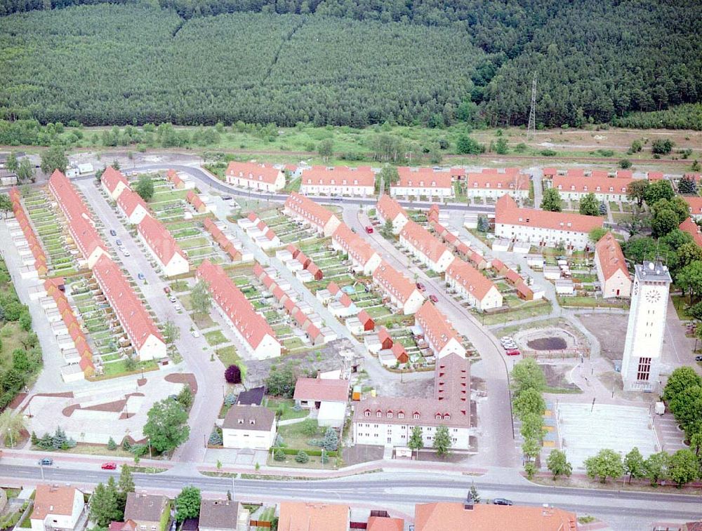 Schwarzheide from above - Ortsansicht der Wohngebiete um den Wasserturm in Schwarzheide.