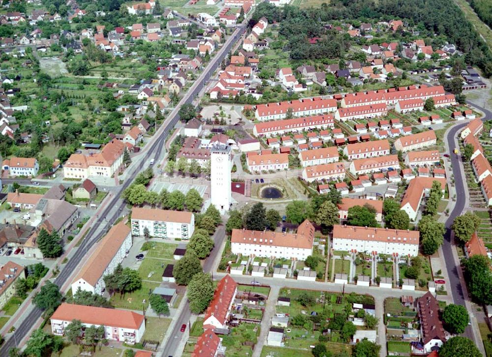 Schwarzheide / BRB from the bird's eye view: Ortsansicht der Wohngebiete um den Wasserturm in Schwarzheide.