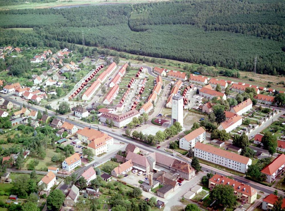 Schwarzheide / BRB from the bird's eye view: Ortsansicht der Wohngebiete um den Wasserturm in Schwarzheide.