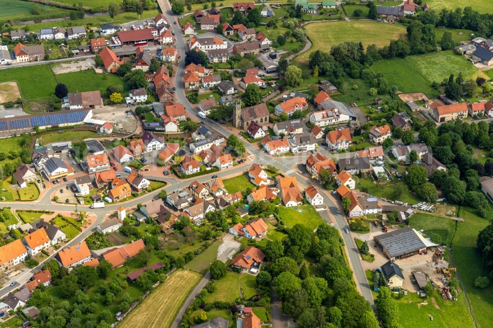 Aerial photograph Wrexen - Town View of the streets and houses of the residential areas in Wrexen in the state Hesse, Germany