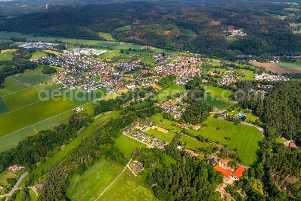 Aerial photograph Wrexen - Town View of the streets and houses of the residential areas in Wrexen in the state Hesse, Germany