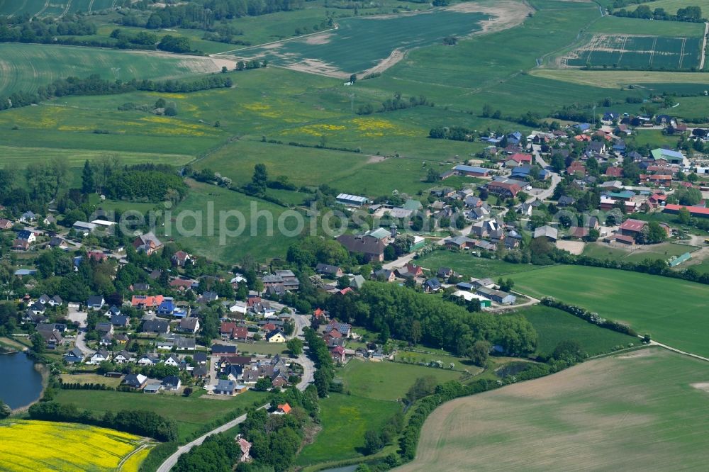 Aerial photograph Zarpen - Town View of the streets and houses of the residential areas in Zarpen in the state Schleswig-Holstein, Germany