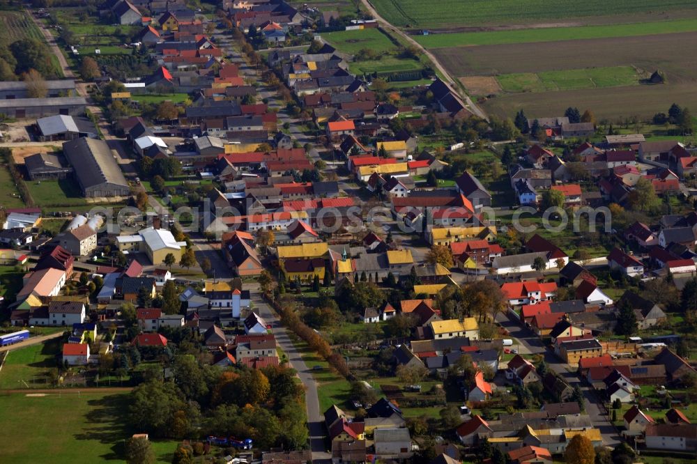 Görschlitz from the bird's eye view: Town View from the center along the main road in Goerschlitz in Saxony