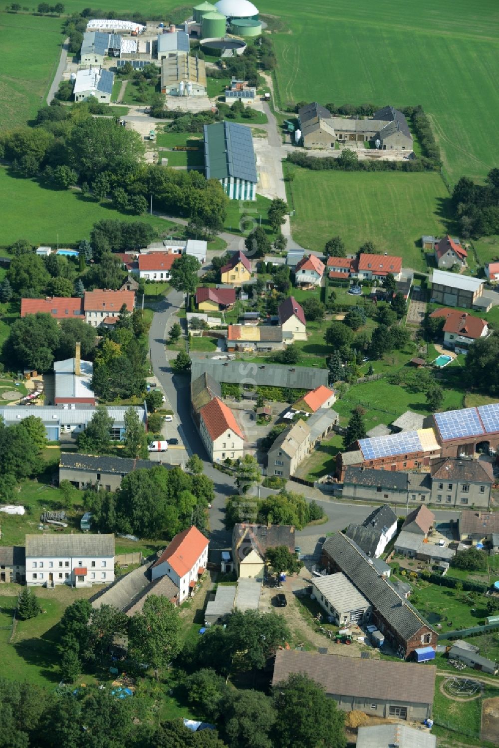 Aerial image Zschettgau - View of Zschettgau in the state of Saxony. Several buildings and farms are located star-shaped in the centre of the village