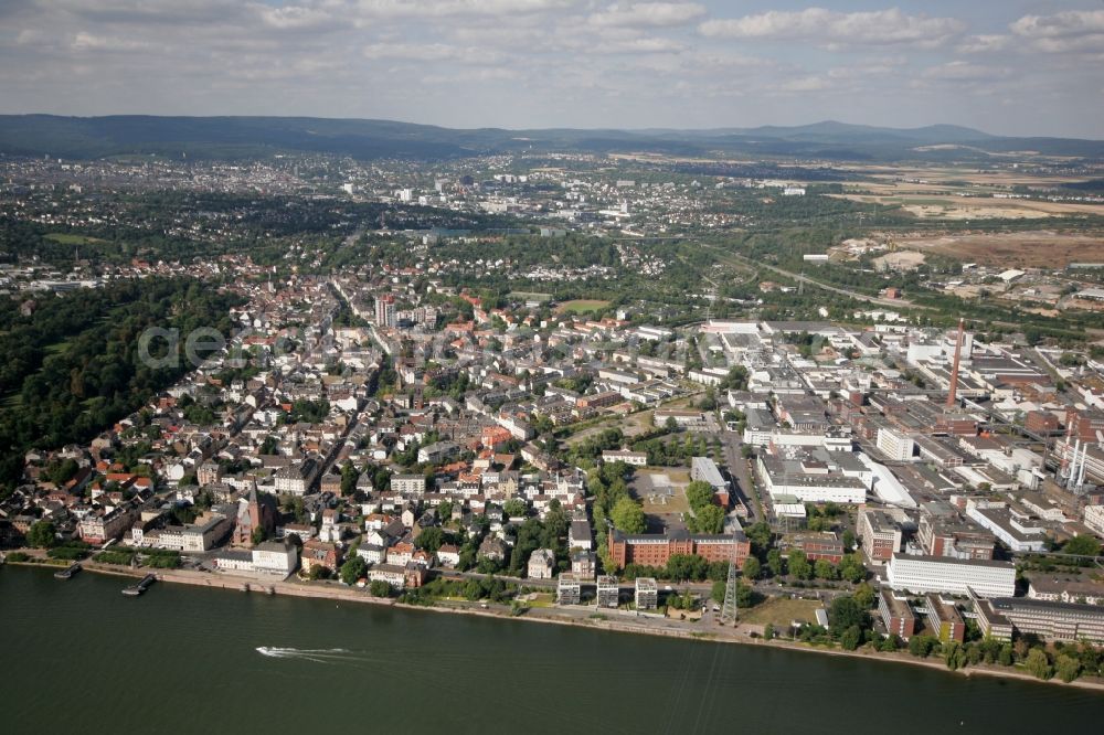 Aerial photograph Wiesbaden Biebrich - The lying on the banks of the Rhine local district Biebrich with residential and industrial areas in Wiesbaden in Hesse