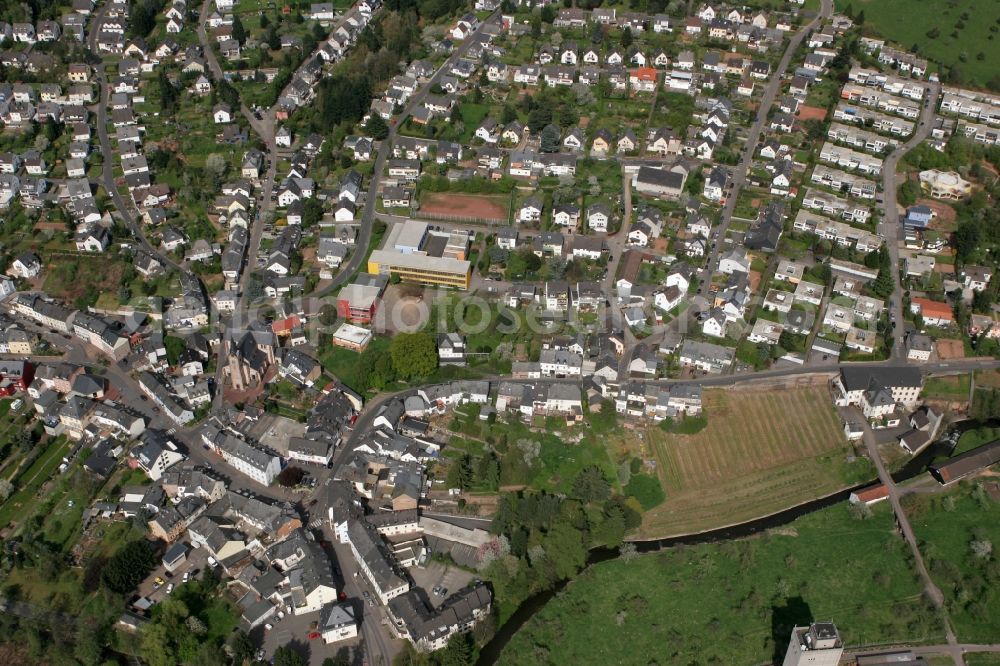 Trier from the bird's eye view: Views of the local district Ruwer / Eitelsbach with residential areas, church and primary school in Trier in Rhineland-Palatinate