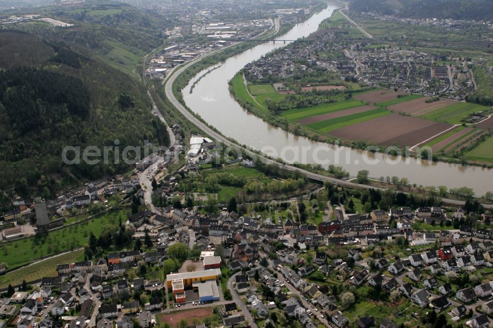 Trier Ruwer / Eitelsbach from above - Views of the local district Ruwer / Eitelsbach with residential areas, church and primary school in Trier in Rhineland-Palatinate