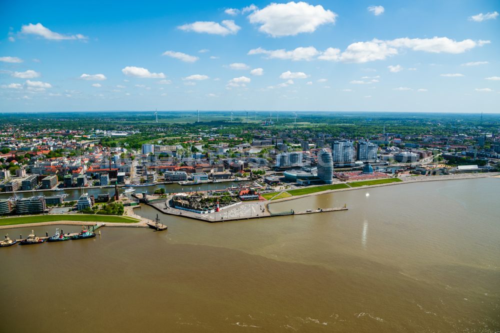 Bremerhaven from the bird's eye view: Town on the banks of the river on street Am Strom in Bremerhaven in the state Bremen, Germany