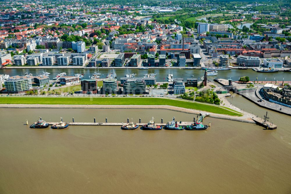 Aerial photograph Bremerhaven - Town on the banks of the river on street Am Strom in Bremerhaven in the state Bremen, Germany