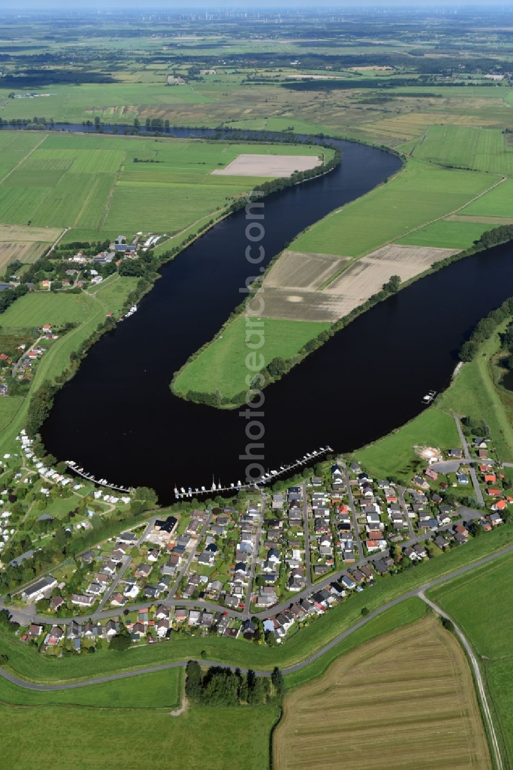 Hennstedt from the bird's eye view: Town on the banks of the river Eider in Hennstedt in the state Schleswig-Holstein