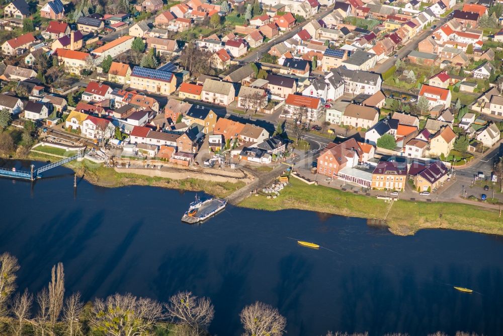 Aerial image Elster (Elbe) - Town on the banks of the river of Elbe in Elster (Elbe) in the state Saxony-Anhalt, Germany