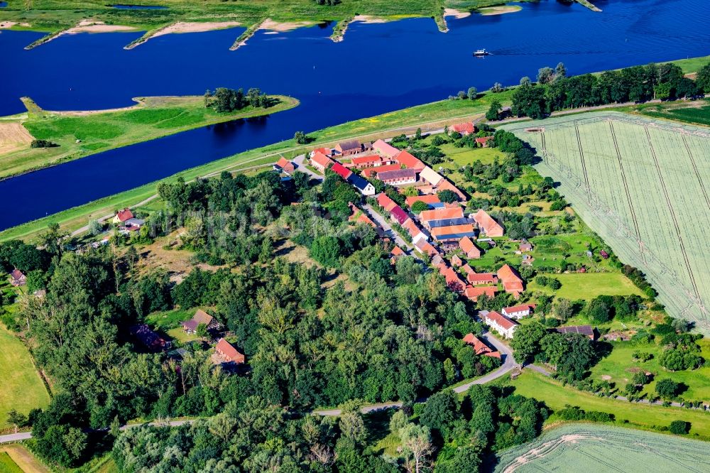 Gnevsdorf from the bird's eye view: Town on the banks of the river Elbe in Gnevsdorf in the state Brandenburg, Germany