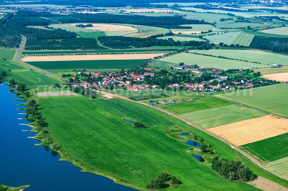 Aerial image Heinrichsberg - Town on the banks of the river Elbe in Heinrichsberg in the state Saxony-Anhalt, Germany